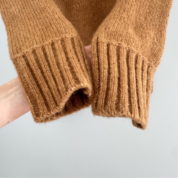 Everlane The Cloud Turtleneck Alpaca Wool Blend
Brown Sweater M - Picture 9 of 16